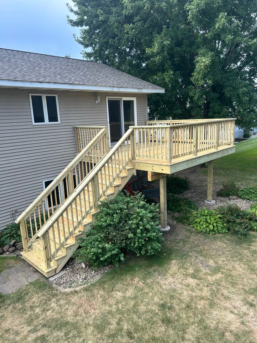 New elevated deck with railing and stairs in Paynesville, MN
